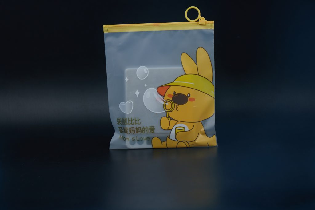 Custom Printed Frosted CPE Zipper Bag with Ring-Pull Slider for Clothing, Gifts and Retail Packaging
